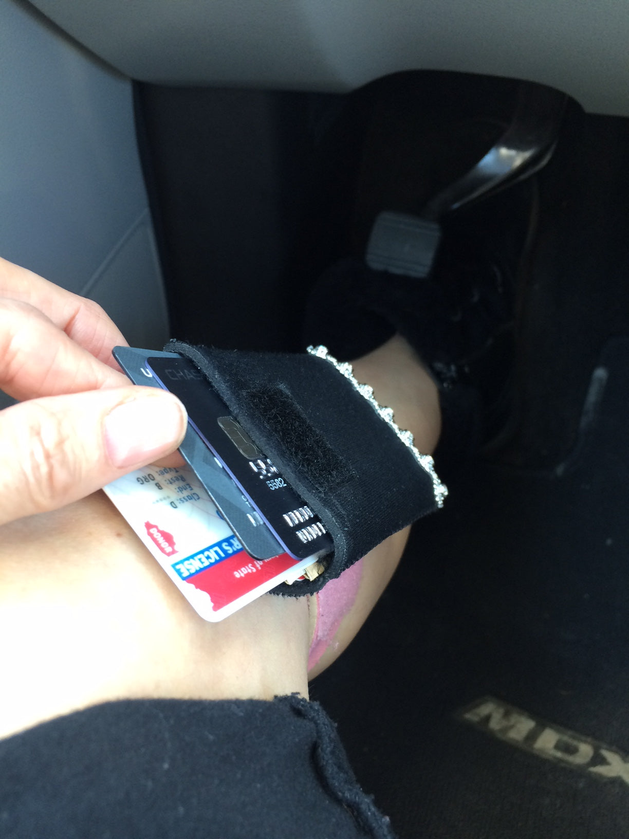 Why I wear my wallet on my leg (& have for years)