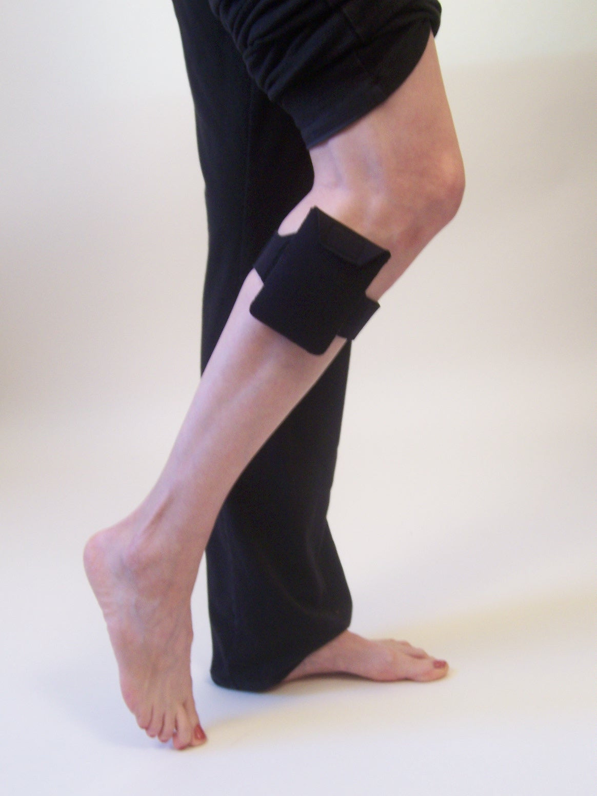 Small PortaPocket on the calf is easy to hide under yogapants