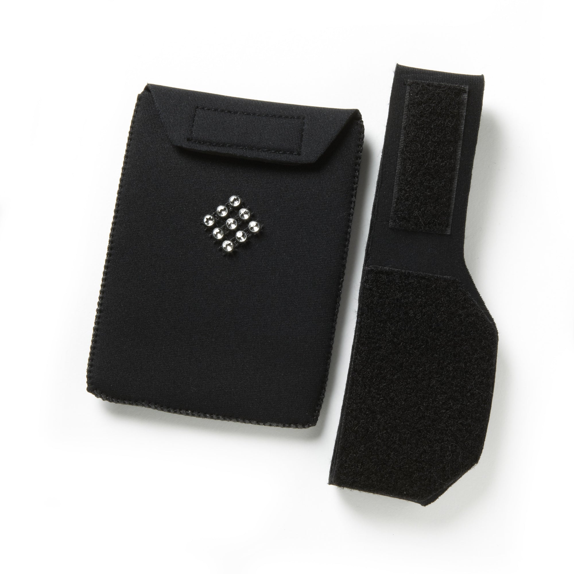 diamond patterned wearable black pocket with 18" band